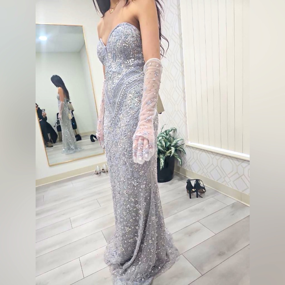 Elegant Couture Dress W/ Gloves✨💕